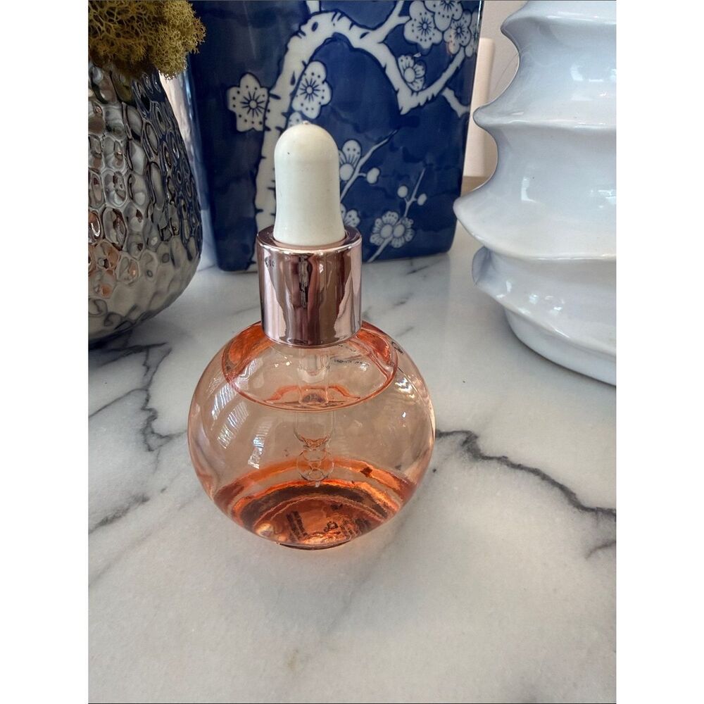 Kérastase
Gloss Absolu Glaze Drops Anti-Frizz Hair Oil - Picture 5 of 5